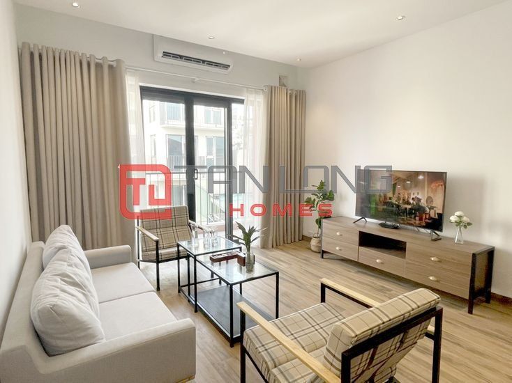 Cho thuê căn 2 ngủ 2 vệ sinh 50m2 tại Lạc Long Quân, có hầm để xe, free phí dịch vụ. LH 0989734734