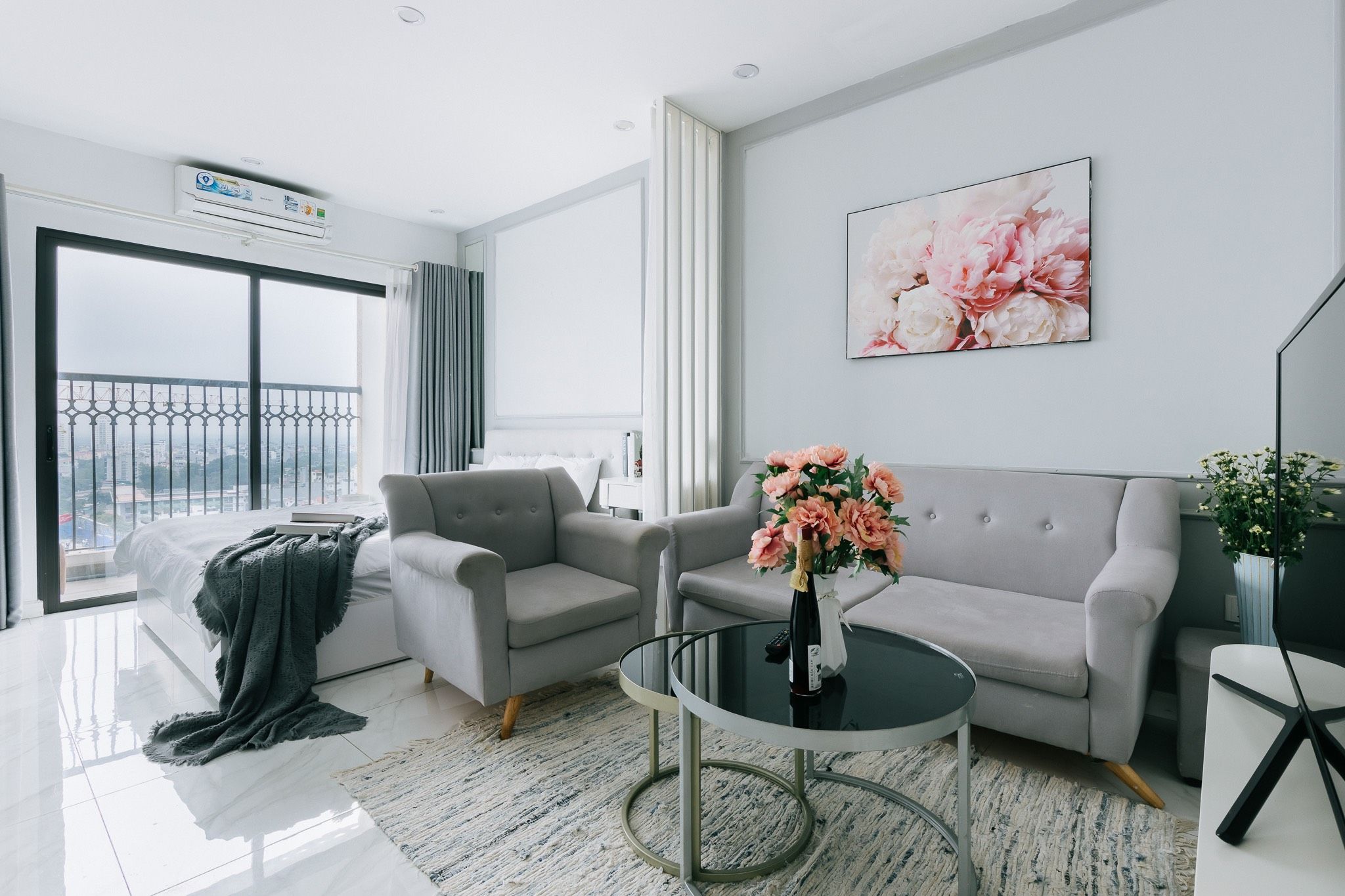 Cho thuê Studio E1 Eldorado 33m2, full nội thất, view Hồ Tây thoáng.