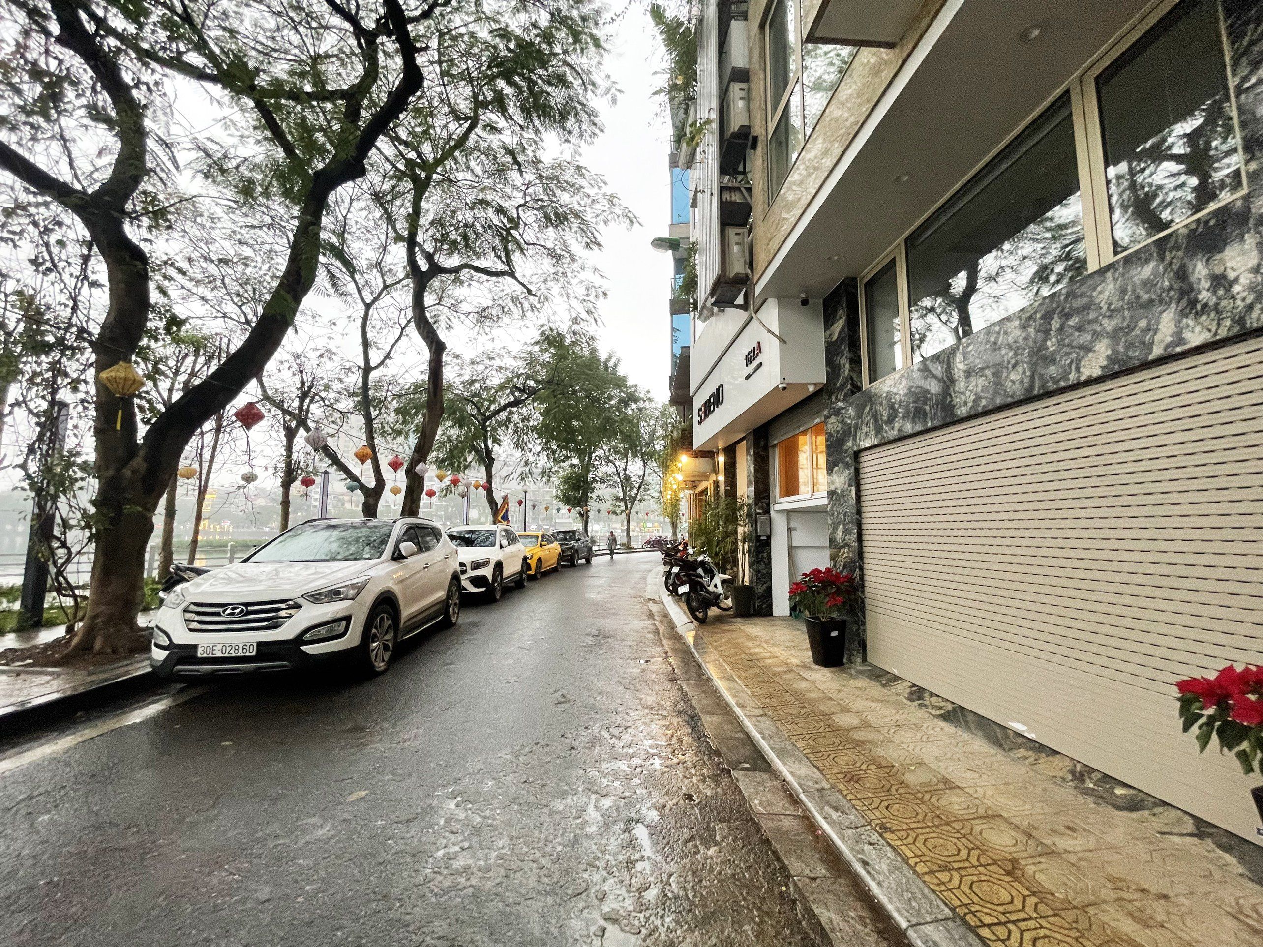 Cho thuê tầng hầm và tầng 1, diện tích 80m2 view Hồ tại Trấn Vũ, Ba Đình