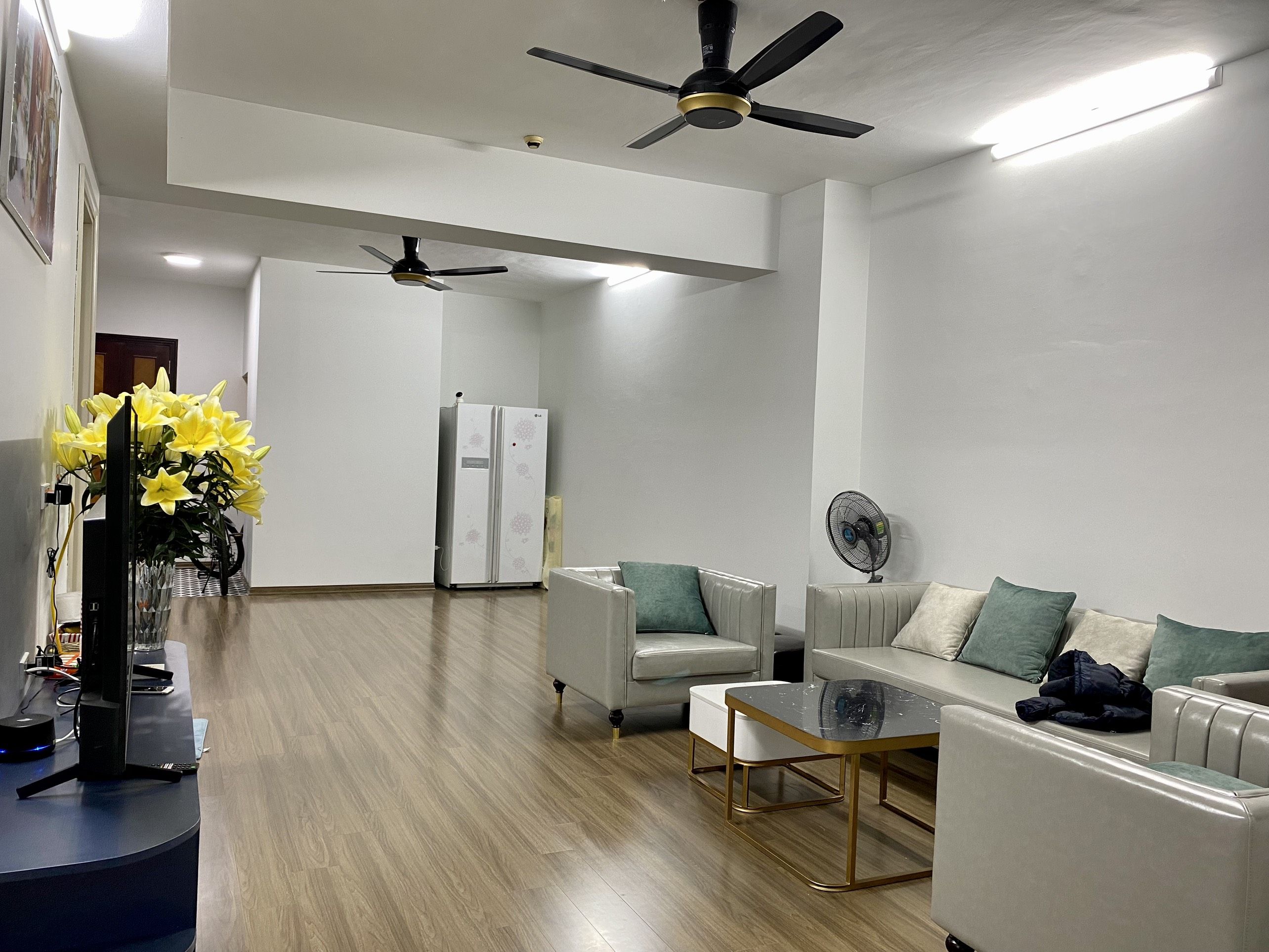 Căn hộ 4 phòng ngủ, đủ đồ bán tại E1 Ciputra, quận Tây Hồ