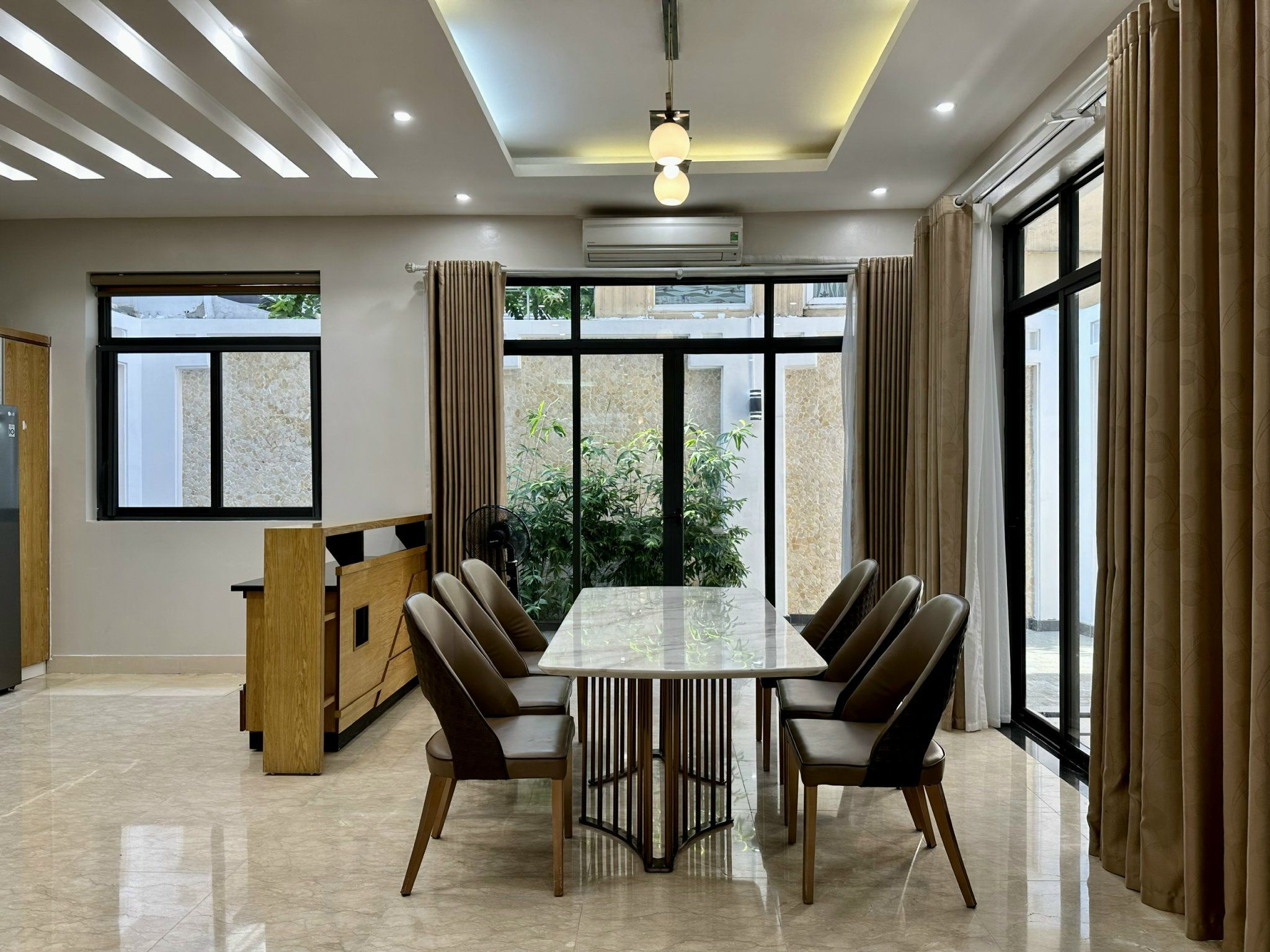Cần bán biệt thự 5PN/180m2 hướng Đông Bắc full đồ view vườn hoa tại T7 Ciputra