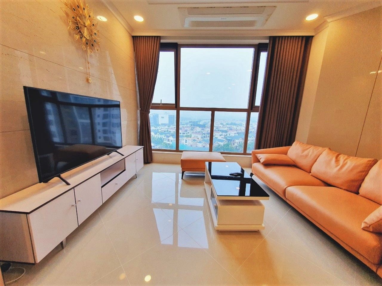 Cho thuê căn hộ 3PN/110m2 tầng trung view biệt thự tại 901B Starlake
