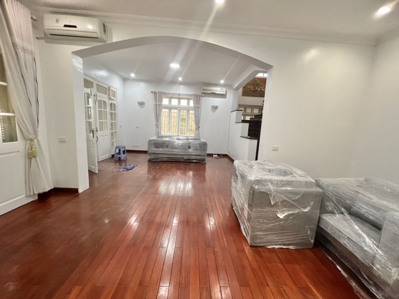 Biệt thự chính chủ 200m2, 1800$ cho thuê tại Ciputra