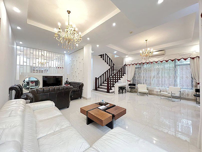Cần bán biệt thự 6PN/345m2 view đường đôi, hướng Đông Nam tại khu C Ciputra