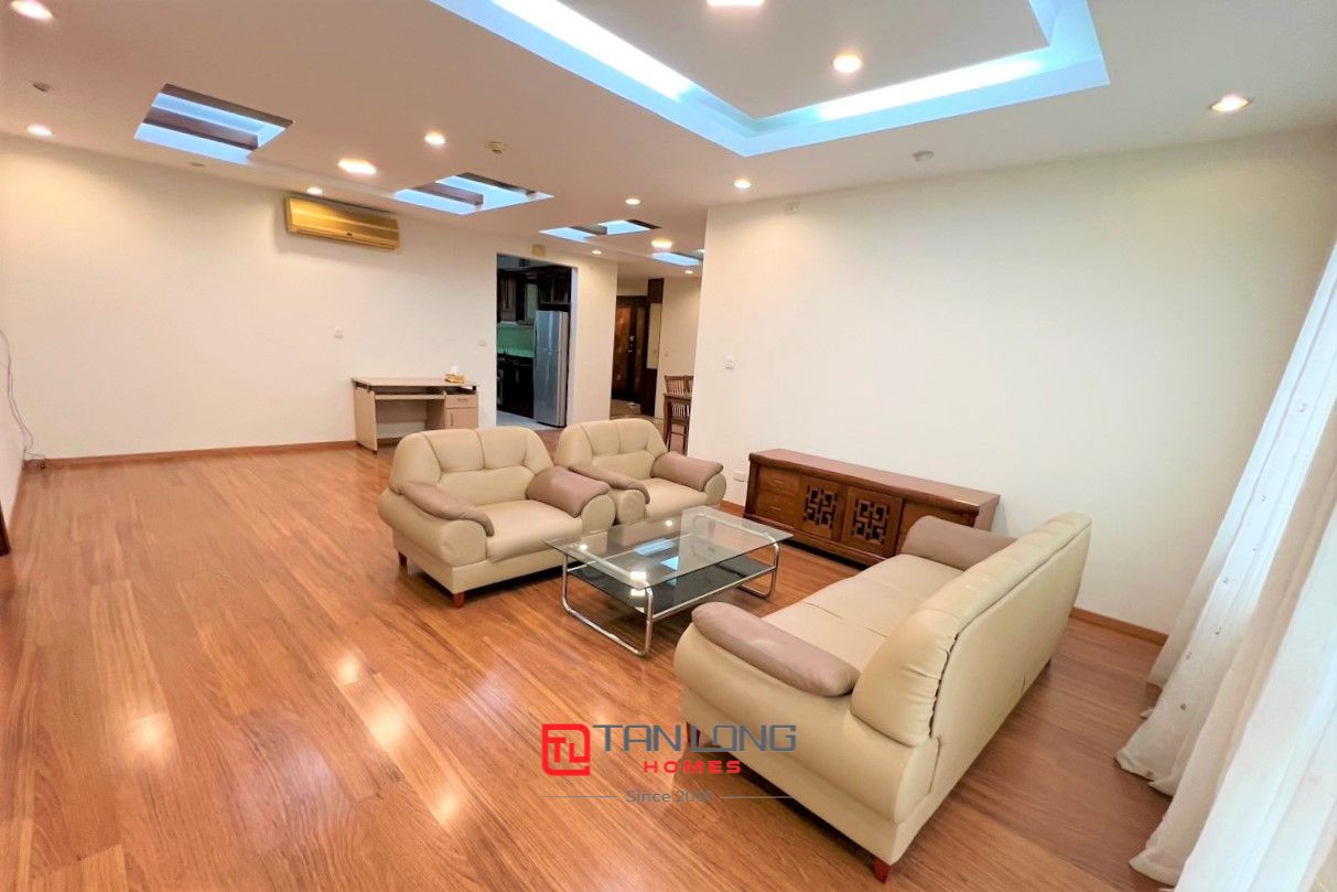 Cho thuê căn hộ 3 ngủ 154m2 tầng trung full đồ view thoáng tòa G3 Ciputra