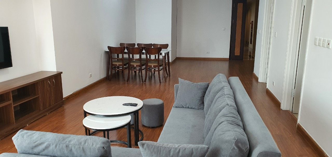 Cần bán gấp căn hộ 123m2 tầng cao tòa E1 Ciputra, quận Tây Hồ