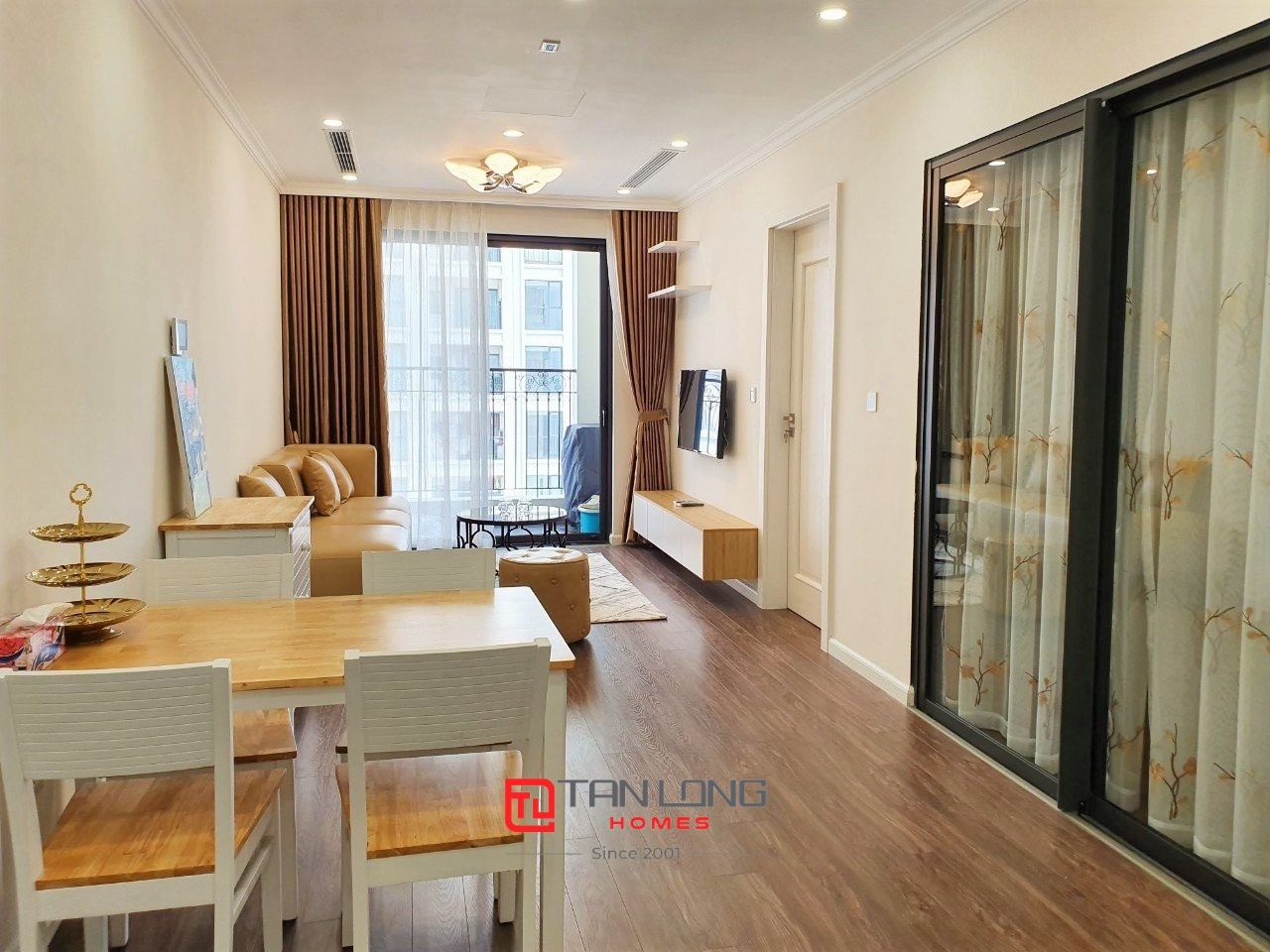 Bán căn hộ 2 ngủ 60m2 có ban công tại R1 Sunshine Riverside