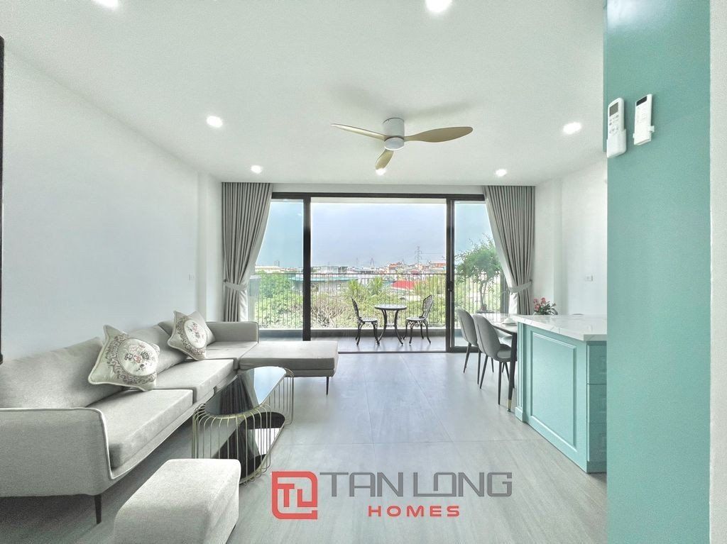 Cho thuê căn hộ đẹp 1 ngủ 60m2 tầng 2 có ban công full đồ đẹp tại Âu Cơ, Tây Hồ, free phí DV