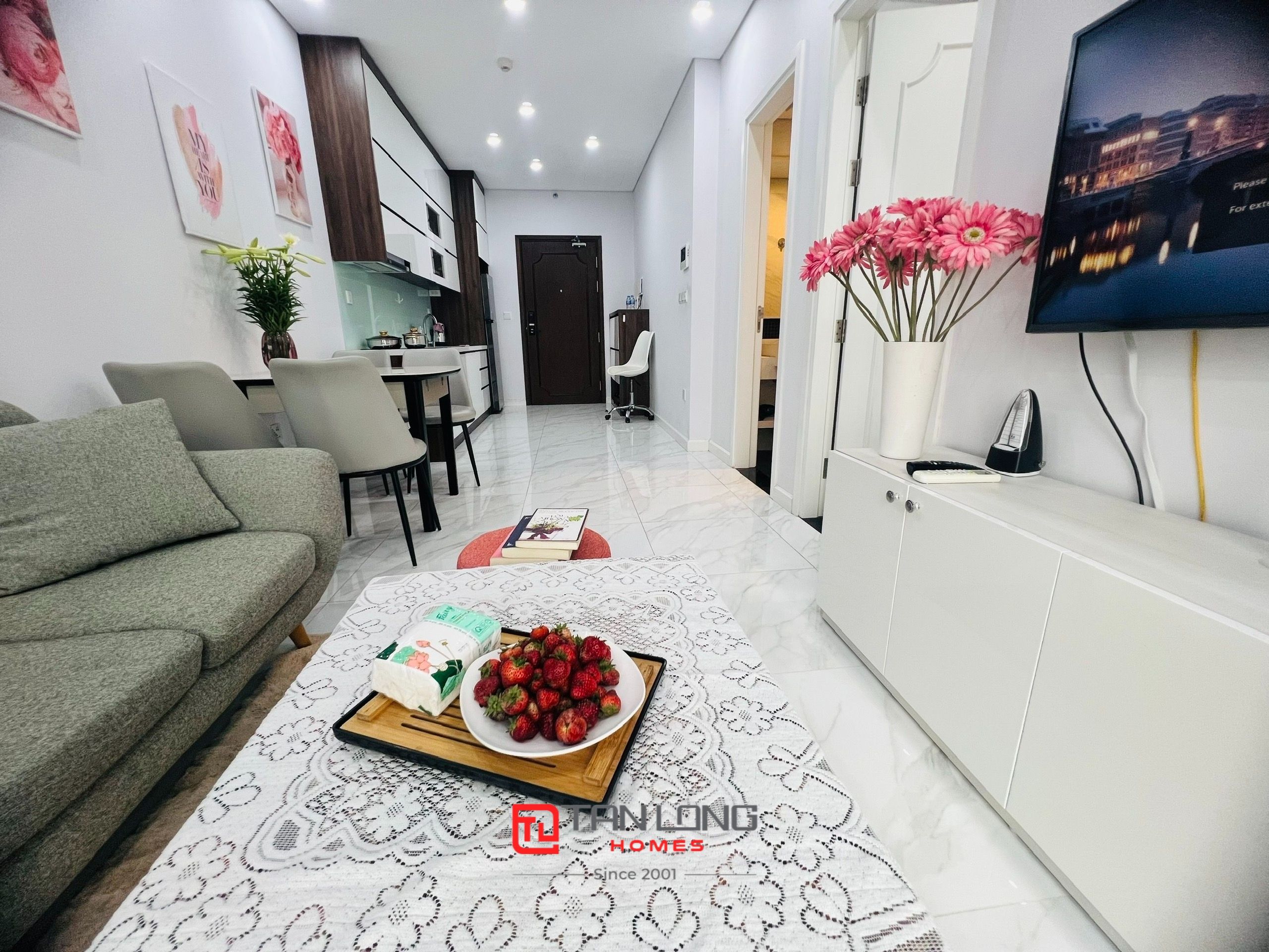 Cho thuê căn hộ 1 ngủ 37m2 tầng cao full đồ tòa D'. El Dorado Tân Hoàng Minh