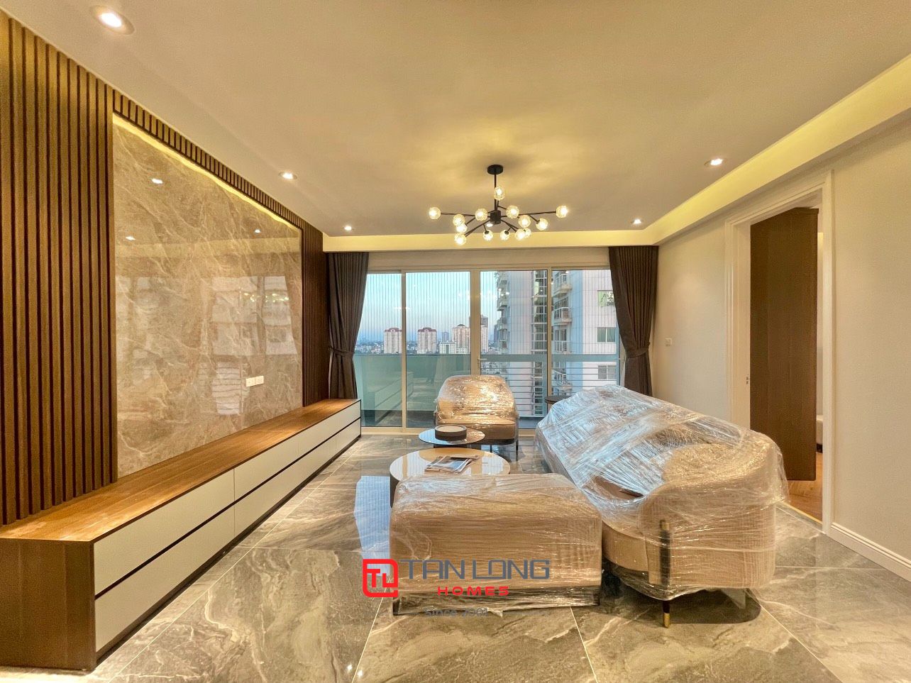 Cho thuê nhanh căn hộ 4PN/154m2 full đồ view đẹp tại E4 Ciputra, nhận nhà luôn