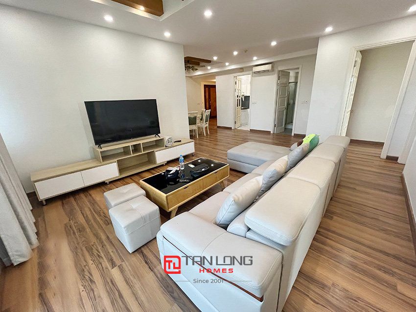 Cho thuê căn hộ 4 ngủ 154m2 thiết kế hiện đại, full đồ mới tại E5 Ciputra