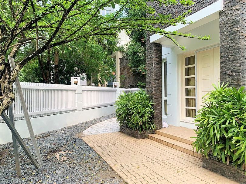 Cần cho thuê biệt thự sân vườn 280m2 x 5 phòng ngủ, có bể bơi tại T5 Ciputra