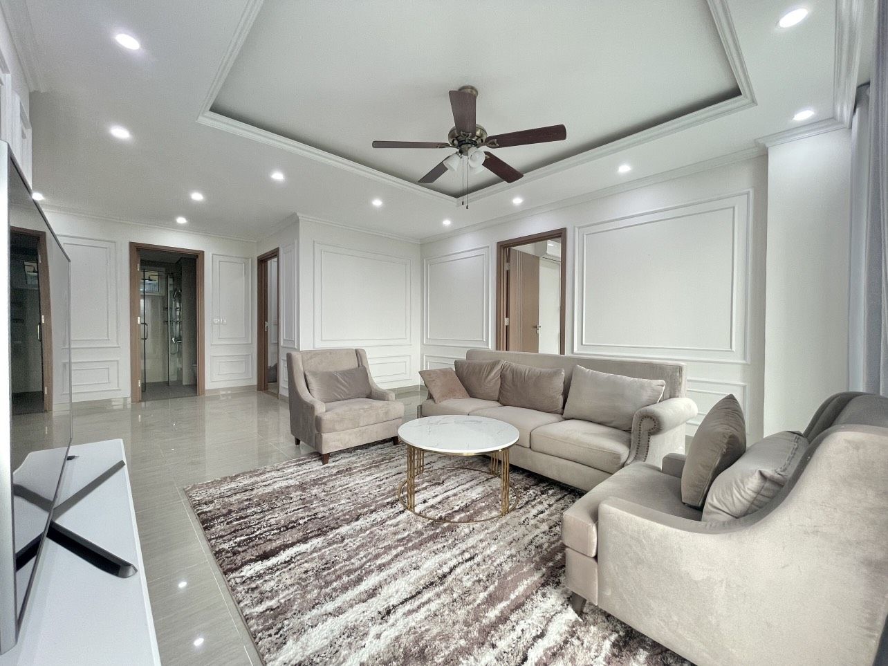 Cho thuê chung cư The Link Ciputra tòa L4: DT 154m2 x 3 ngủ full đồ mới nhập khẩu