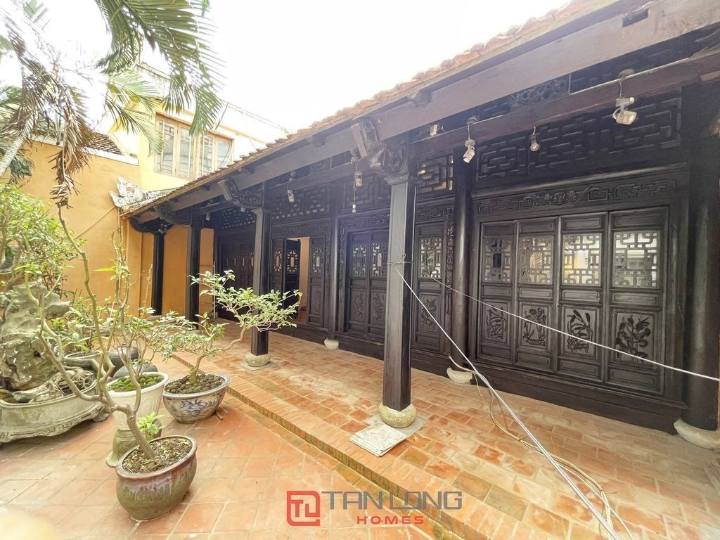 Cho thuê biệt thự cổ 340m2 x 3 tầng full đồ nhập khẩu tại Từ Hoa, Tây Hồ