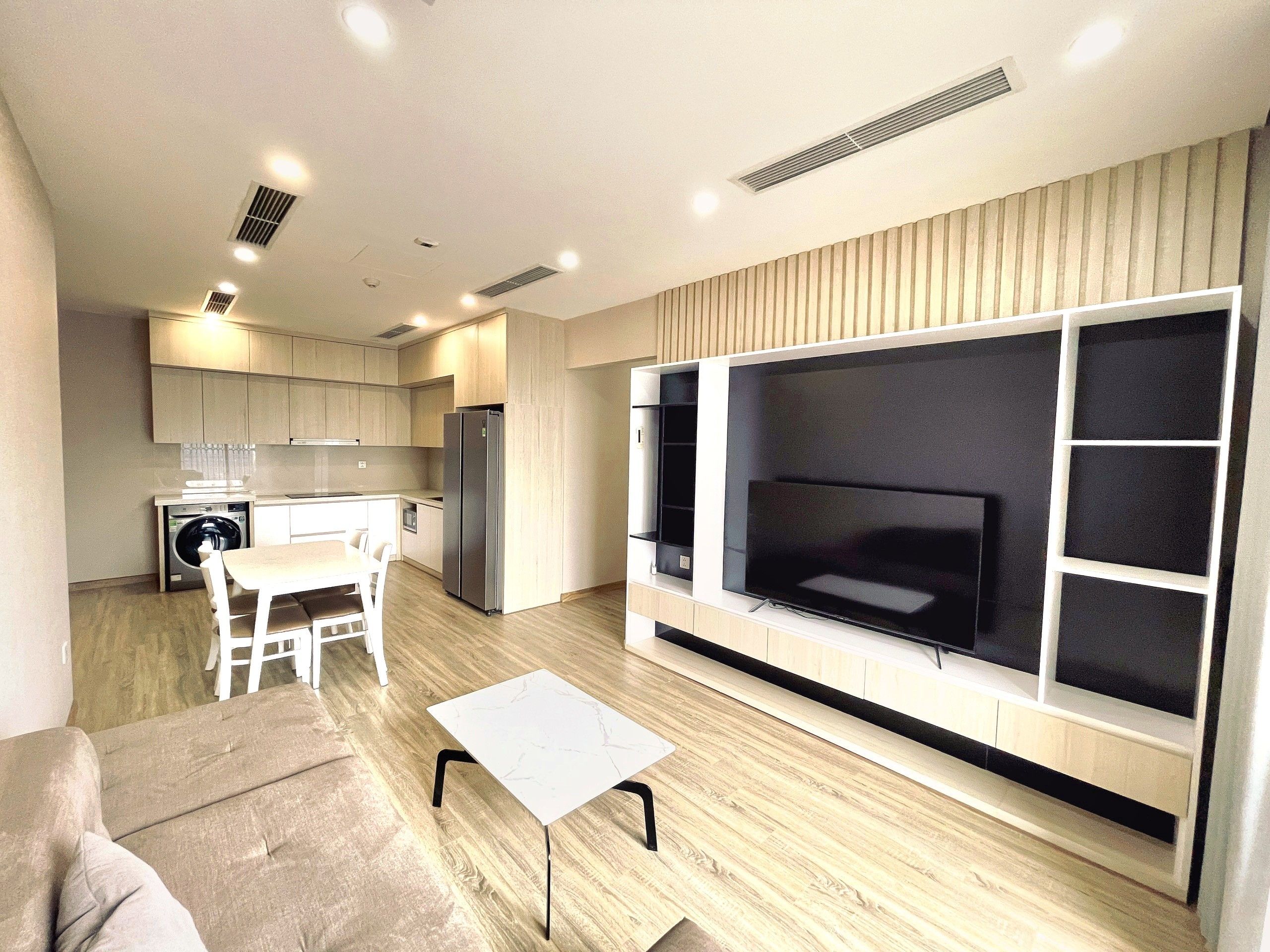 Cho thuê căn hộ góc 2 ngủ tòa E1 Eldorado1 Tân Hoàng Minh 80m2, view Hồ Tây