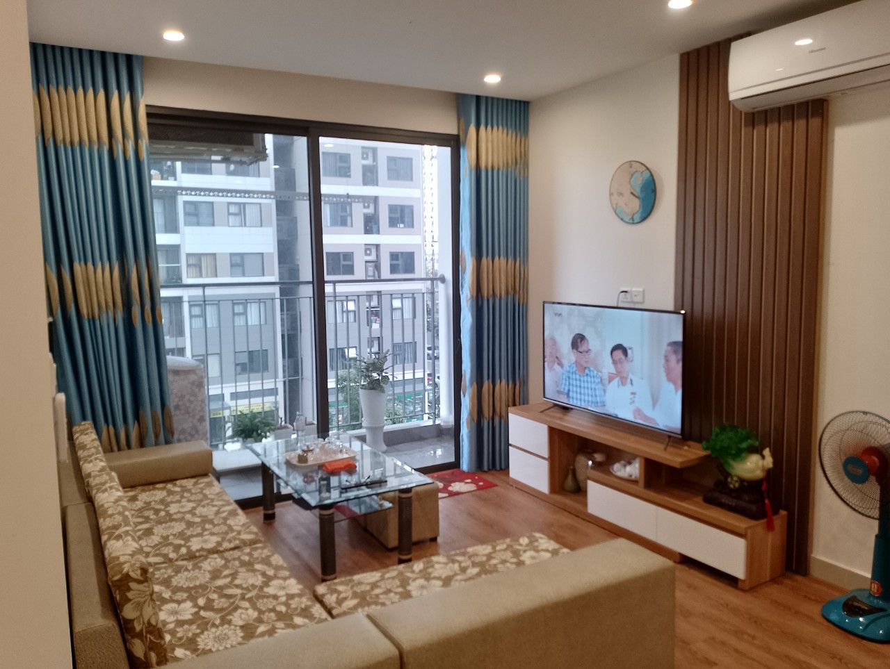 Cho thuê căn hộ số 09 tòa S2 Sungrand City: 2PN/93m2 full đồ mới, nhận nhà luôn