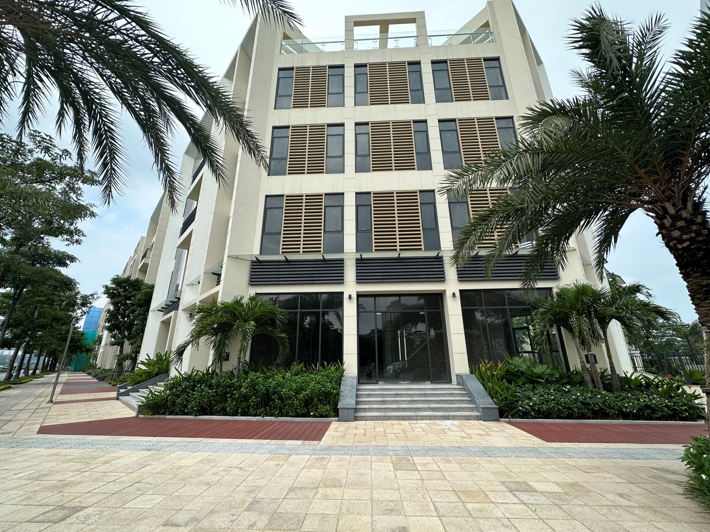 Cho thuê shophouse Starlake 366m2 x 4,5 tầng full đồ nhập khẩu, vị trí kinh doanh siêu đỉnh