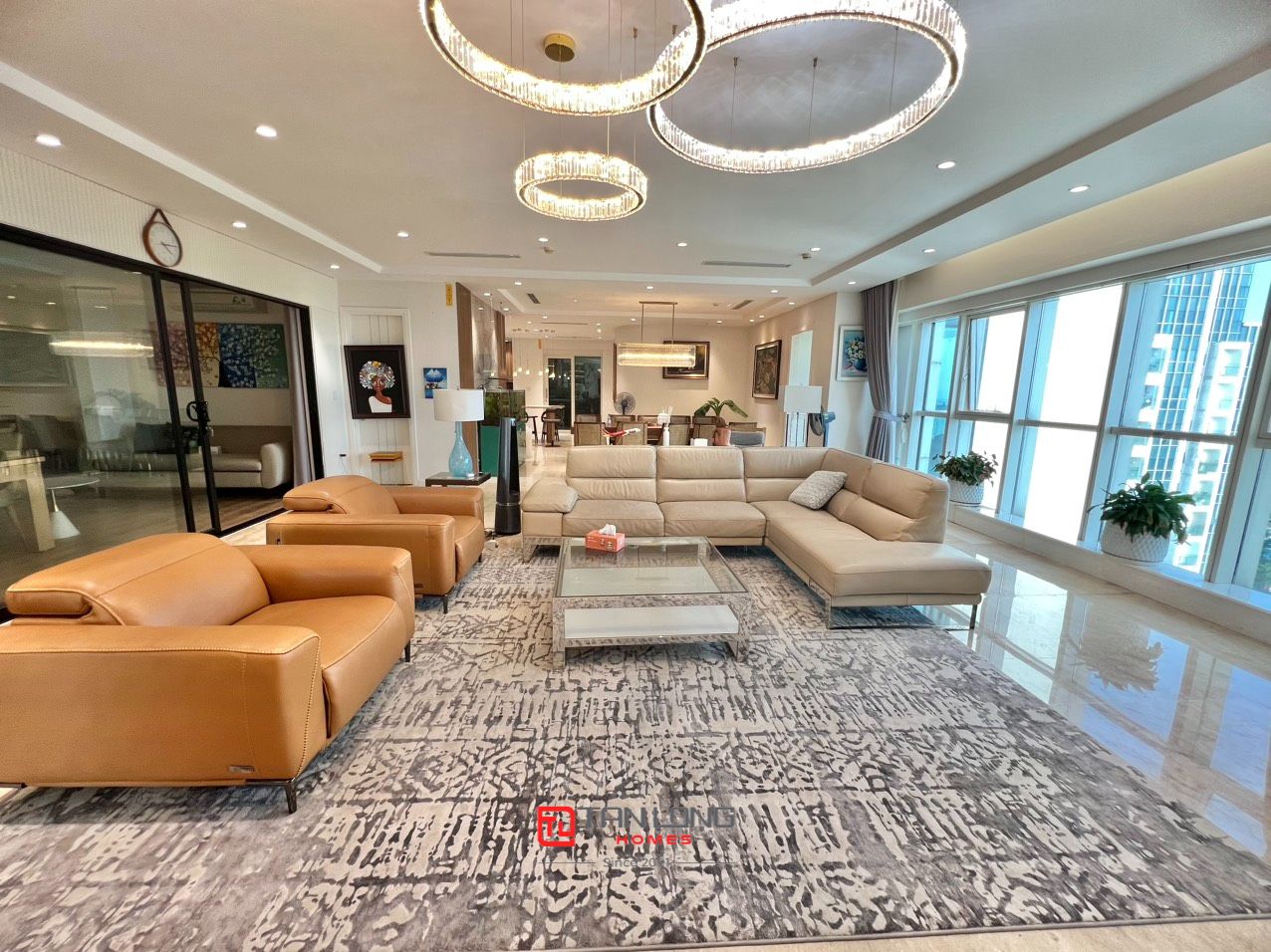 Cho thuê căn hộ đẳng cấp tại L2 Ciputra với 3 ngủ 267m2 full đồ mới đẹp