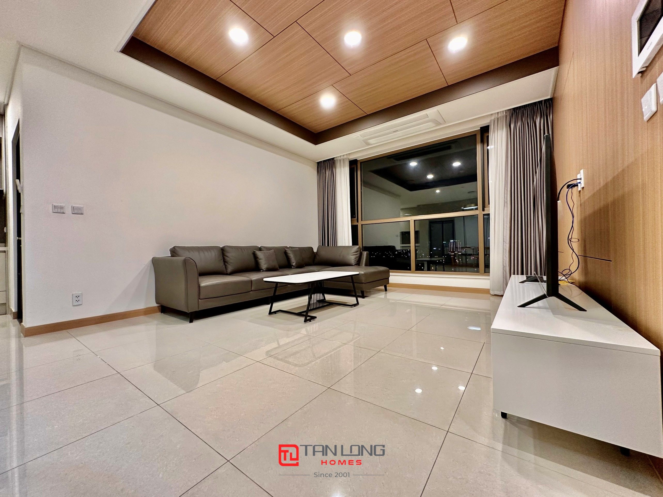 Cho thuê căn hộ cao cấp Starlake tòa 902, DT 91m2 x 2PN full đồ nhập khẩu, sẵn nhà ở luôn!