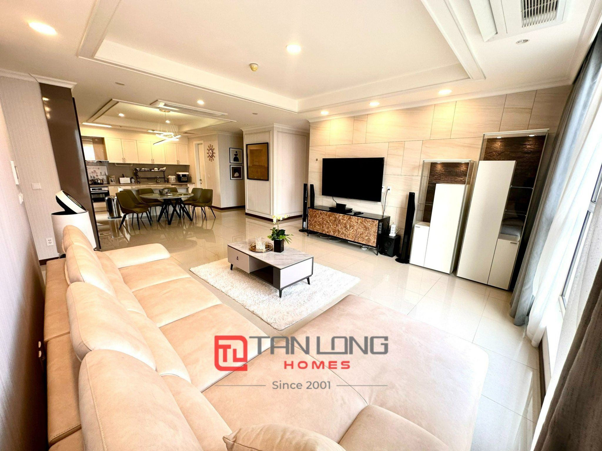 Cho thuê căn K-154,54m2 tầng cao, full đồ đẳng cấp tòa 902 Starlake