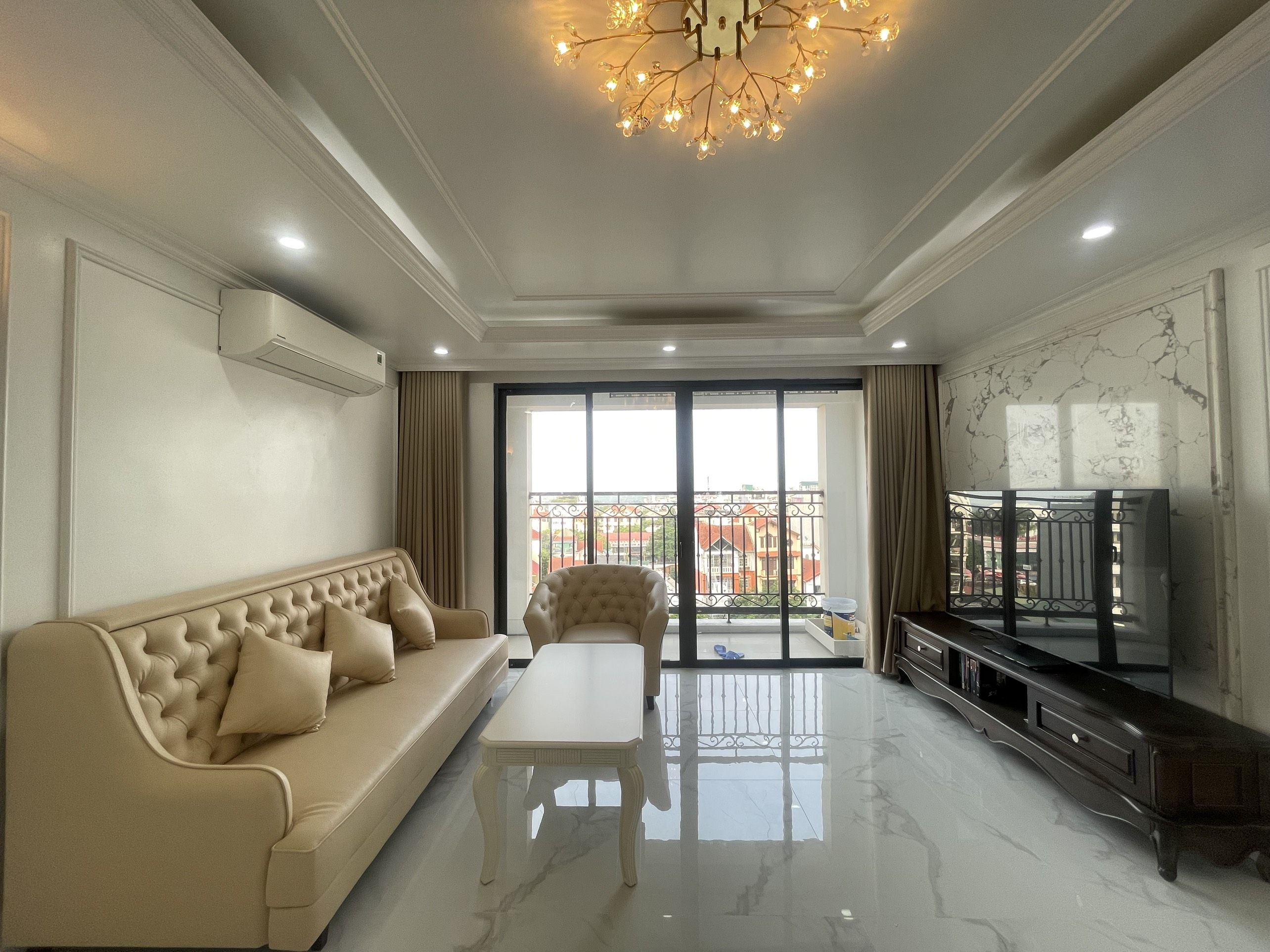 Bán căn hộ 2PN 88m2 tầng thấp full đồ Tân Hoàng Minh Xuân Diệu