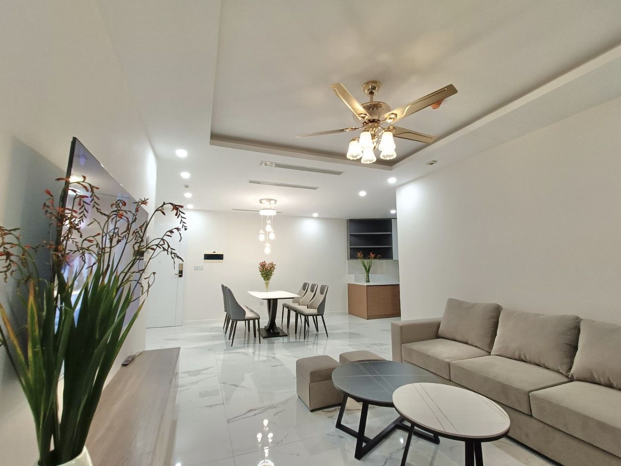 Cho thuê căn hộ chung cư Sunshine City 3PN đủ đồ view thoáng