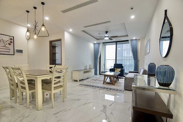 Cho thuê căn hộ chung cư Sunshine City view Cầu Nhật Tân thoáng mát