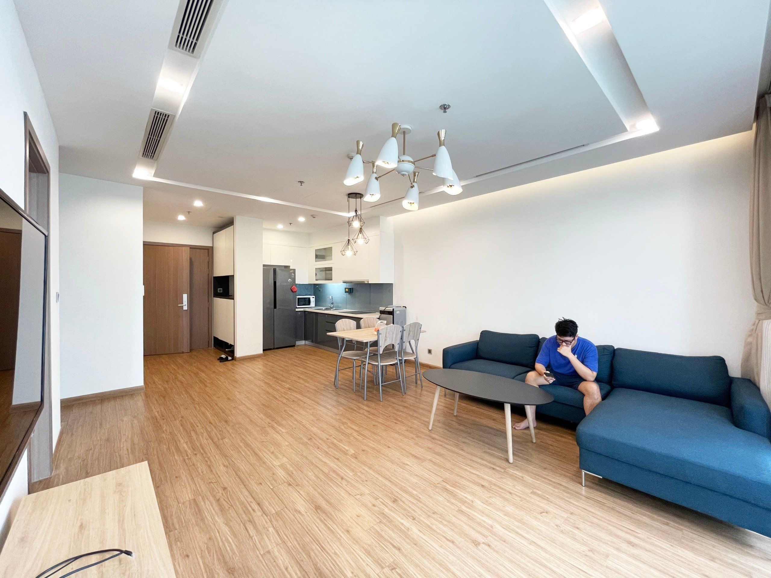 Cho thuê căn hộ 2 ngủ nội thất sang trọng tại Vinhomes Metropolis
