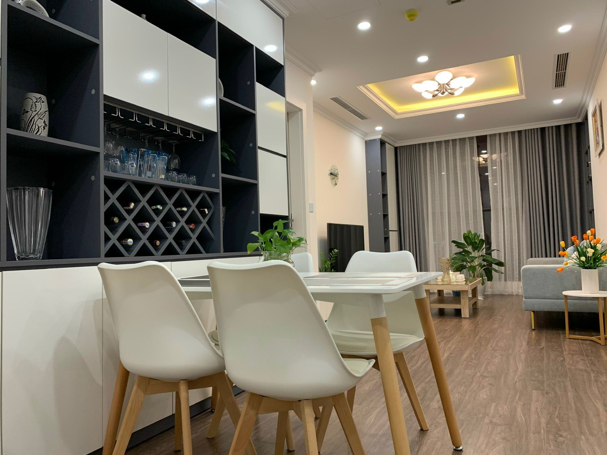 Chính chủ nhờ gửi cho thuê căn hộ 2 phòng ngủ toà R3 dự án Sunshine River Side