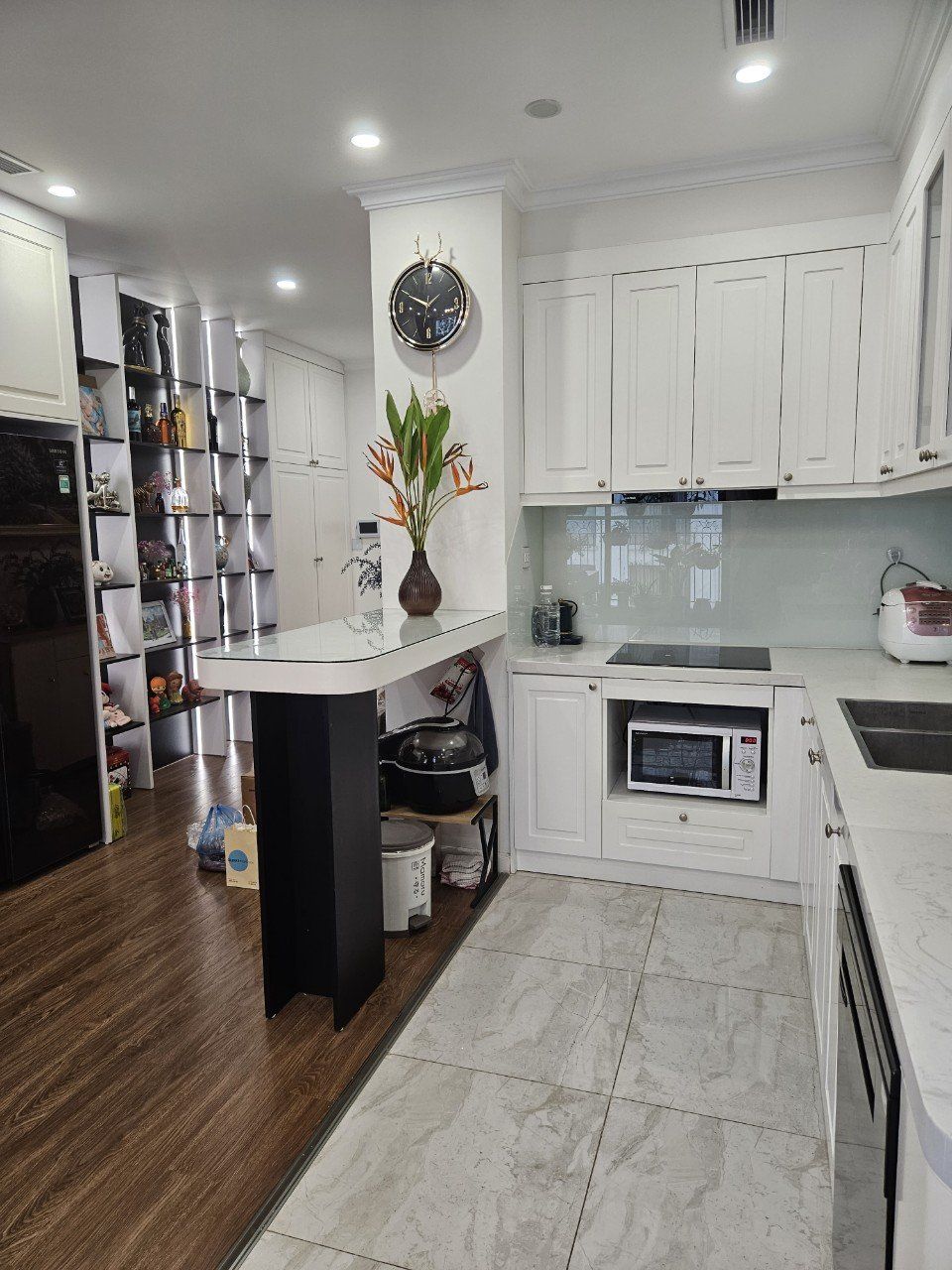 Cho thuê căn hộ chung cư 2 phòng ngủ view thoáng toà W2 tại Vinhomes West Point Phạm Hùng