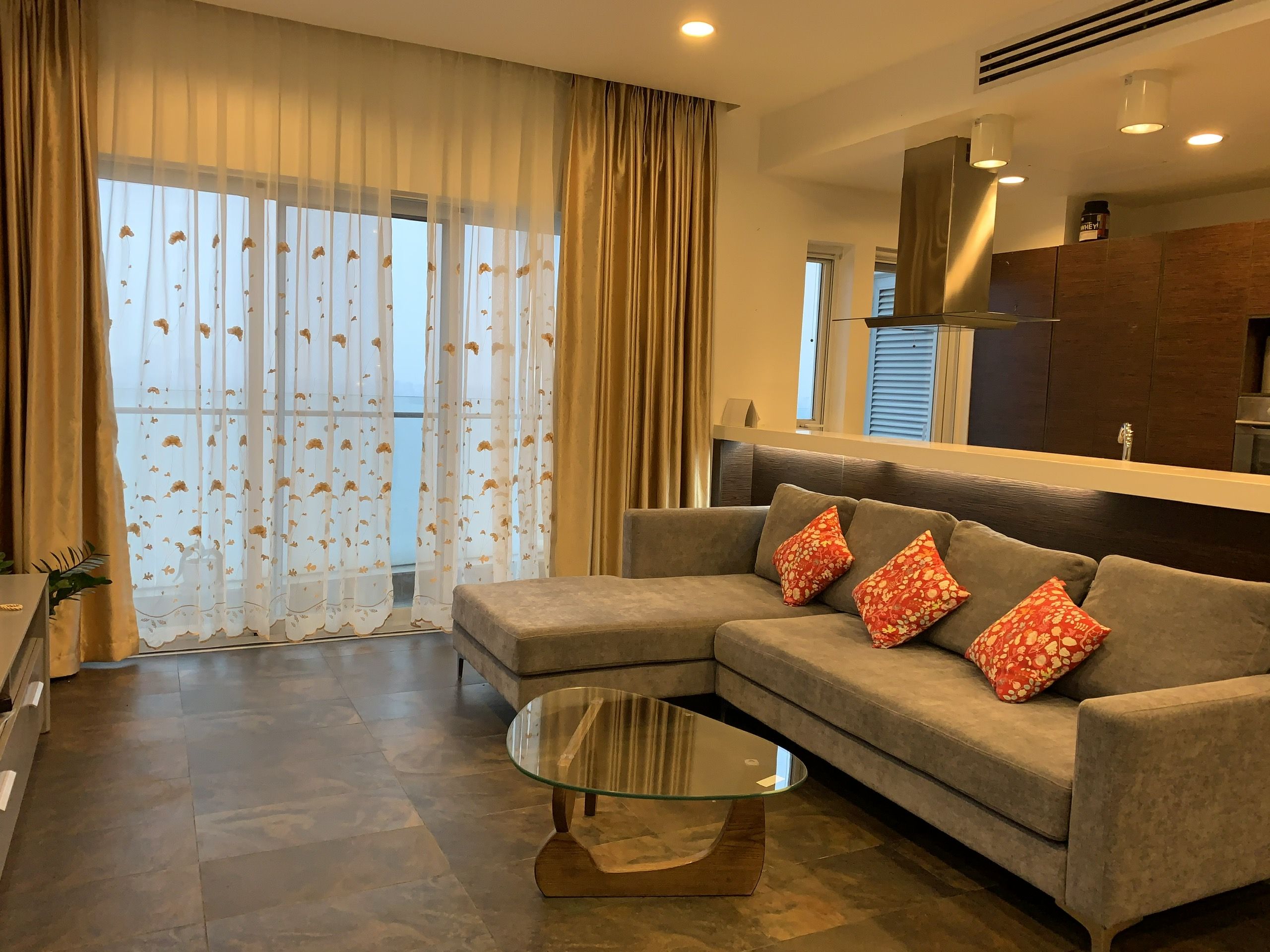 Cho thuê căn hộ Golden Westlake, 2 ngủ, 2 vệ sinh, full đồ, sửa mới đẹp, view trực diện Hồ tây