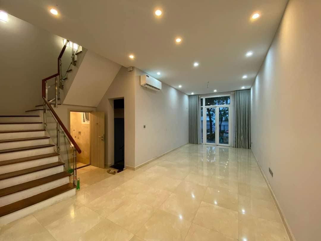 Cần bán căn nhà liền kề khu P Ciputra đồ cơ bản giá tốt
