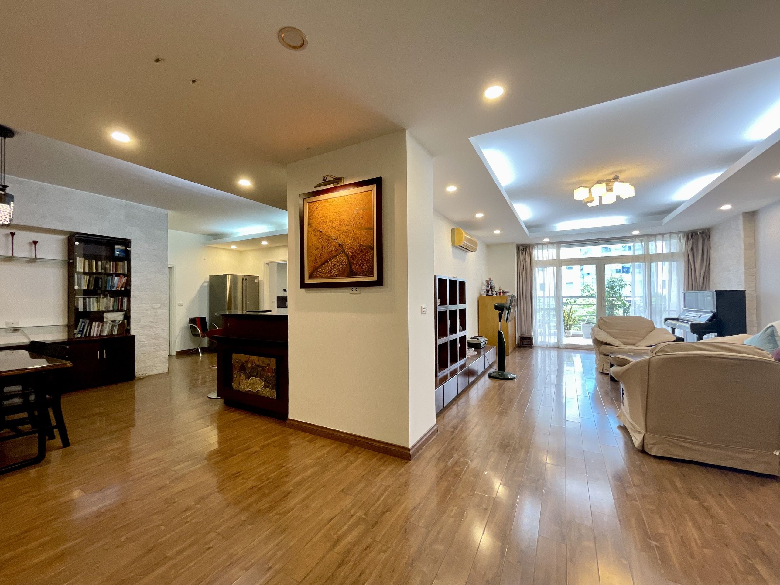GIÁ RẺ, Bán Chung Cư Vinhomes Westpoint DT : 105m2, -Tầng trung , W2, Căn góc 3 PN