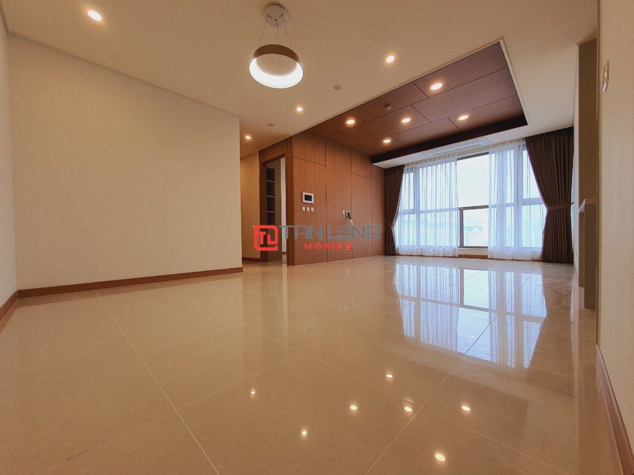 Cho thuê căn 2PN/101m2 tầng trung, mới nguyên bản tòa 901 Starlake
