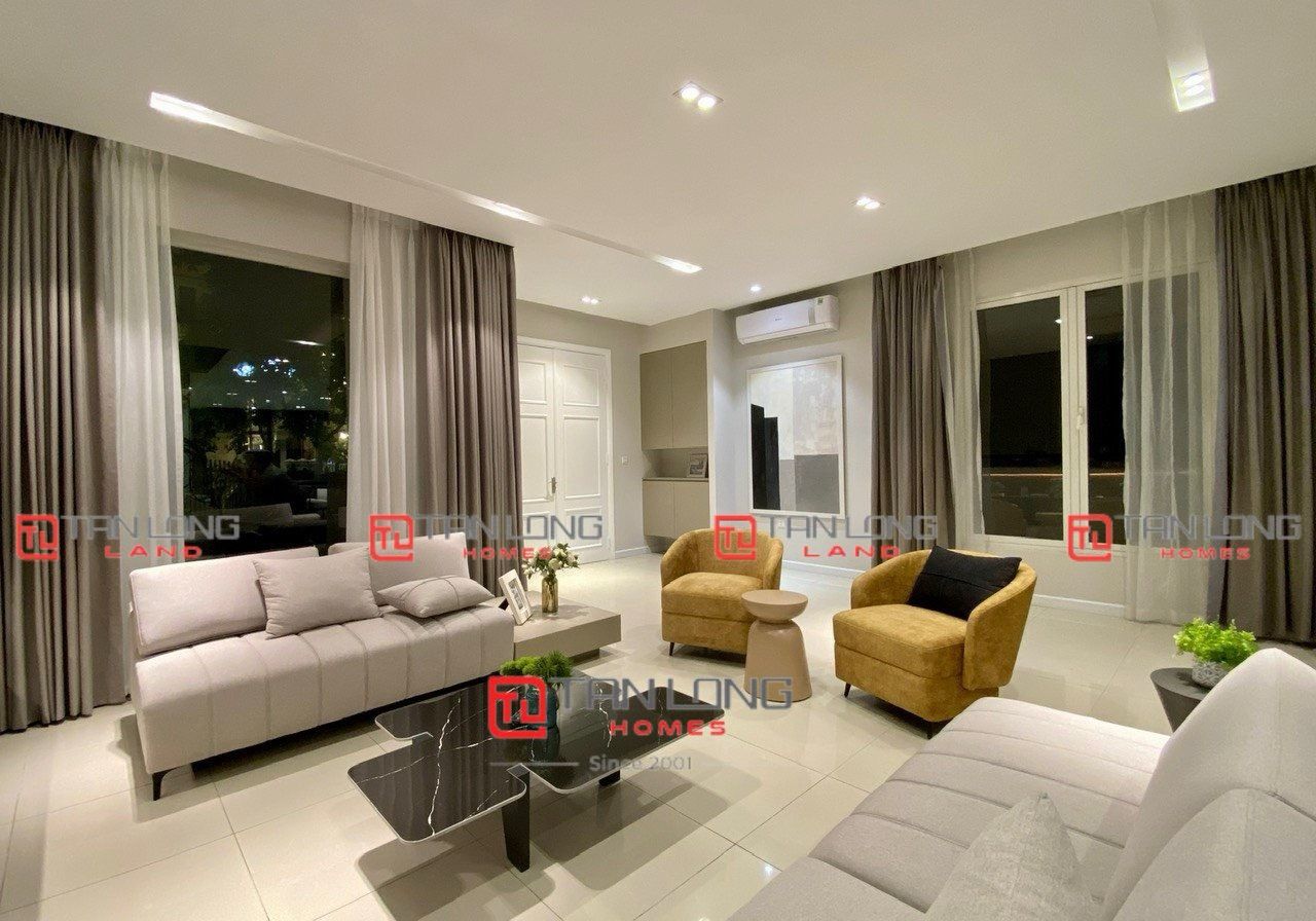 Cho thuê song lập Vườn Cam 250m2 full đồ hướng Đông Bắc, view hồ