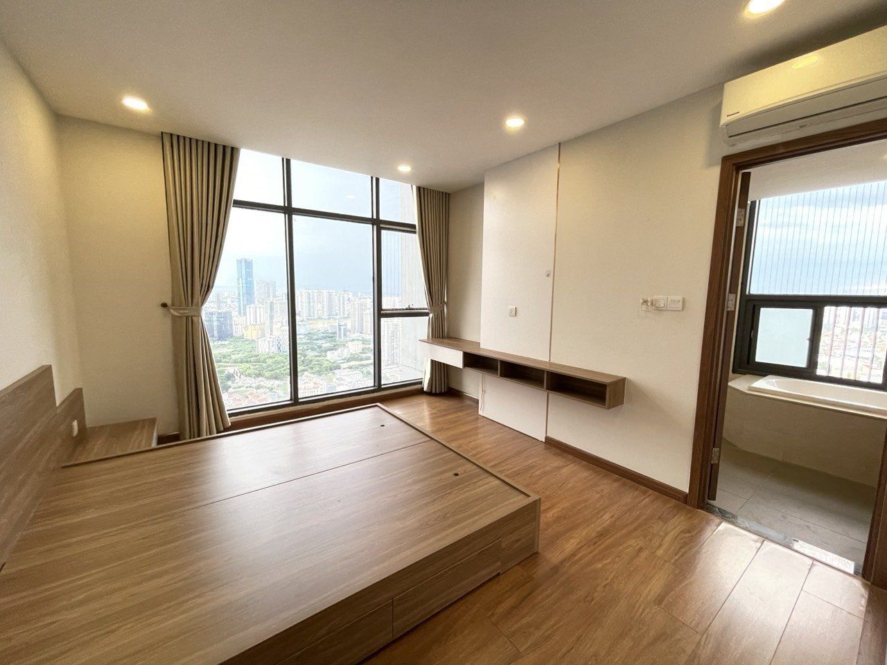 Hot, Bán chung cư Discover Complex Cầu giấy, thiết kế đẹp, nội thất châu âu, 3PN, Hướng Nam.