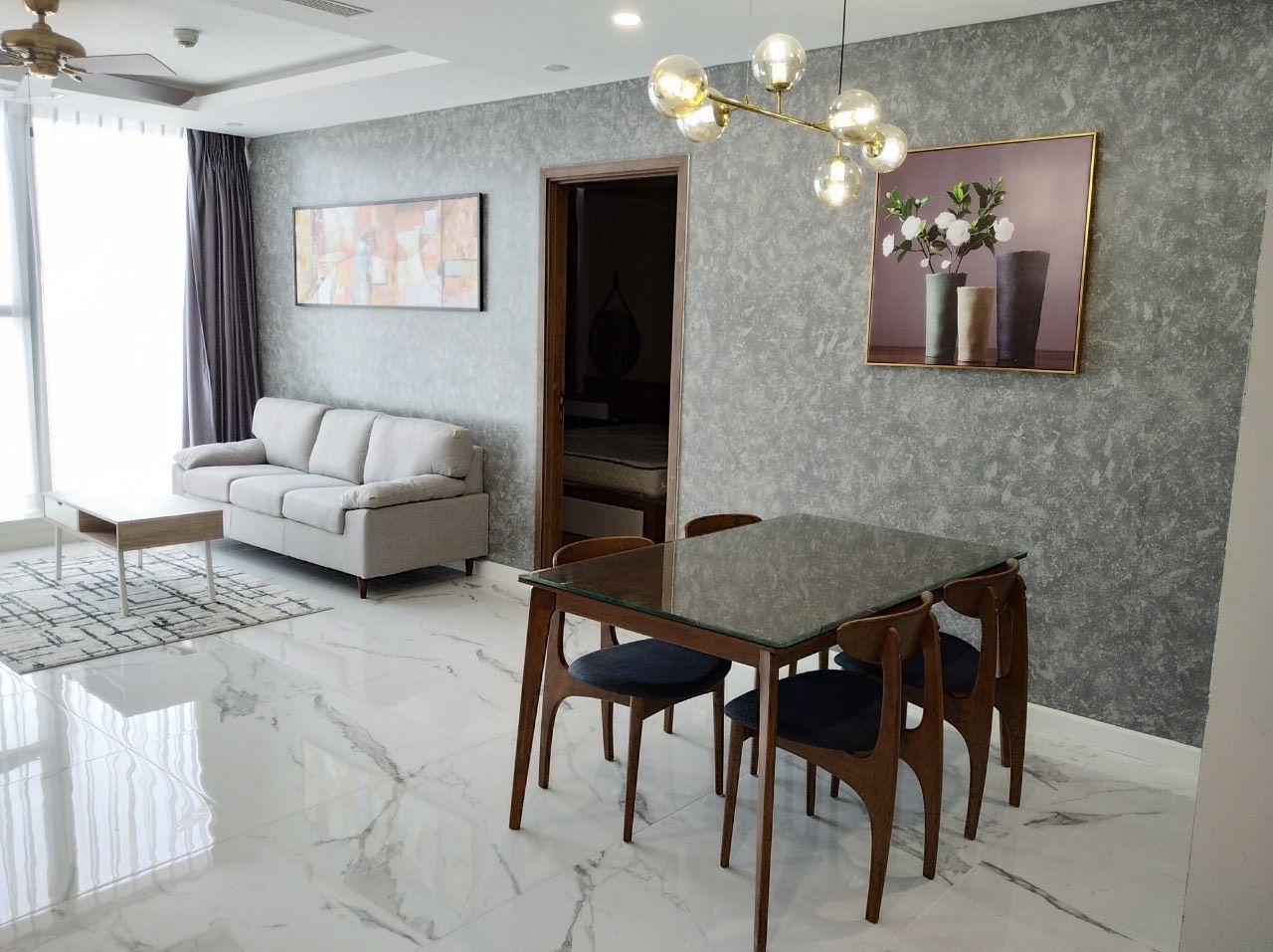 Cho thuê căn hộ chung cư Sunshine City tầng cao view Quảng trường, vườn hoa