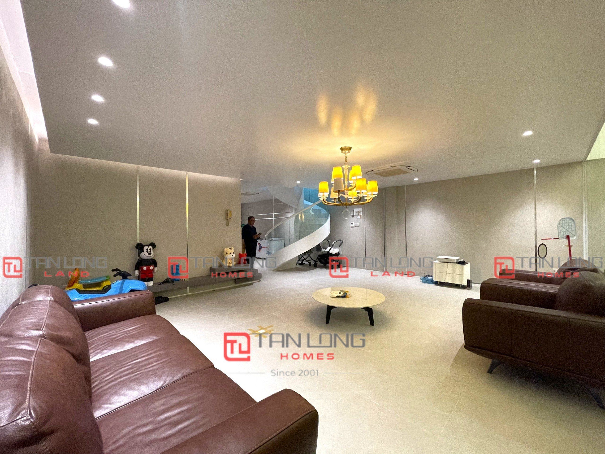 Cho thuê biệt thự Vườn Cam 300m2 hướng Đông Nam, full đồ, view hồ