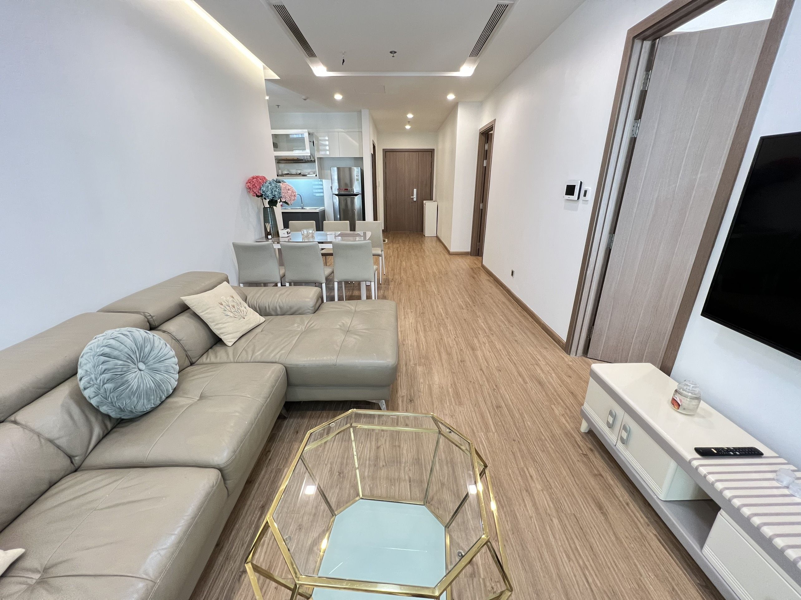 Cho thuê căn hộ 2 ngủ toà M1 tại Vinhomes Metropolis