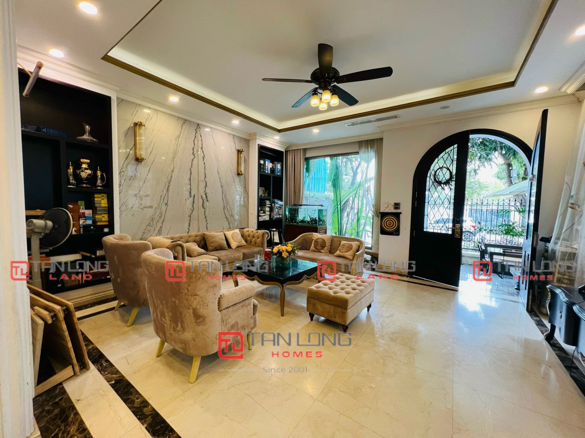 Bán biệt thự đơn lập Vườn Cam 380m2 hướng Đông Bắc, lô góc đẹp, gần hồ