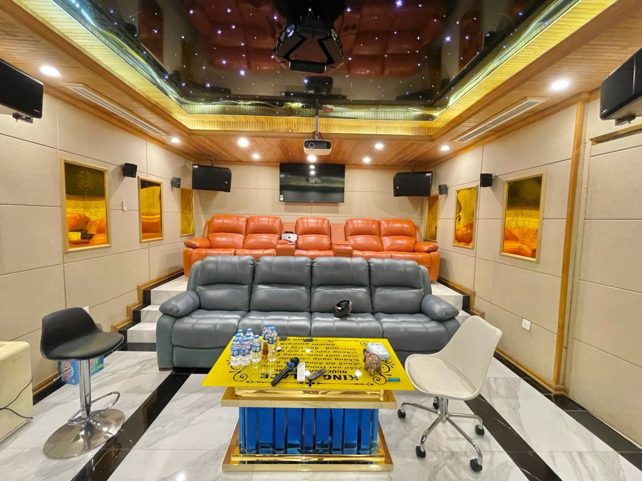 Cho thuê biệt thự Vườn Cam 240m2 hướng Tây Bắc, view kênh sau
