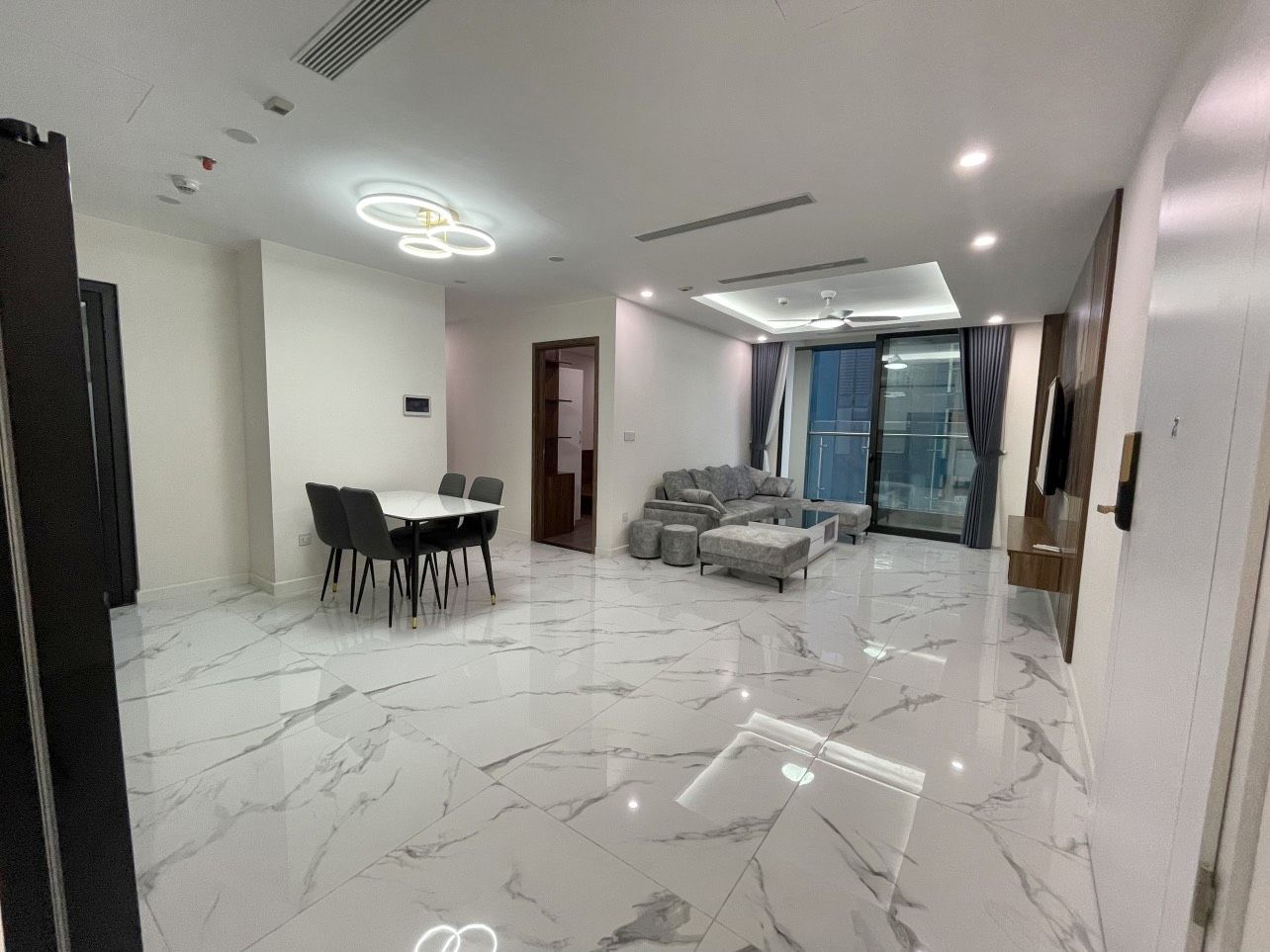 Bán căn góc chung cư Sunshine City tầng cao đủ đồ