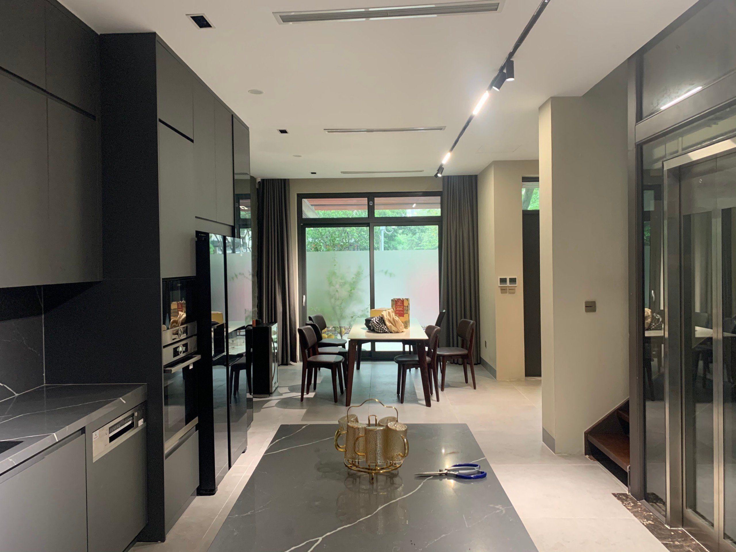 Bán biệt thự liền kề 132m2 có thang máy, vị trí đẹp đẳng cấp tại Starlake