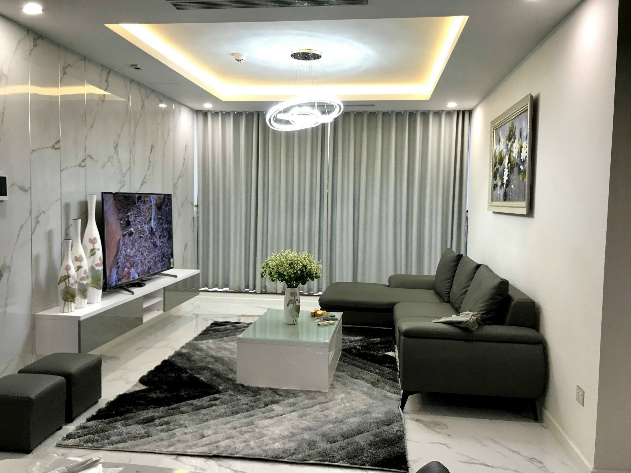 Cho thuê căn hộ chung cư Sunshine City View sân Golf , đài phun nước