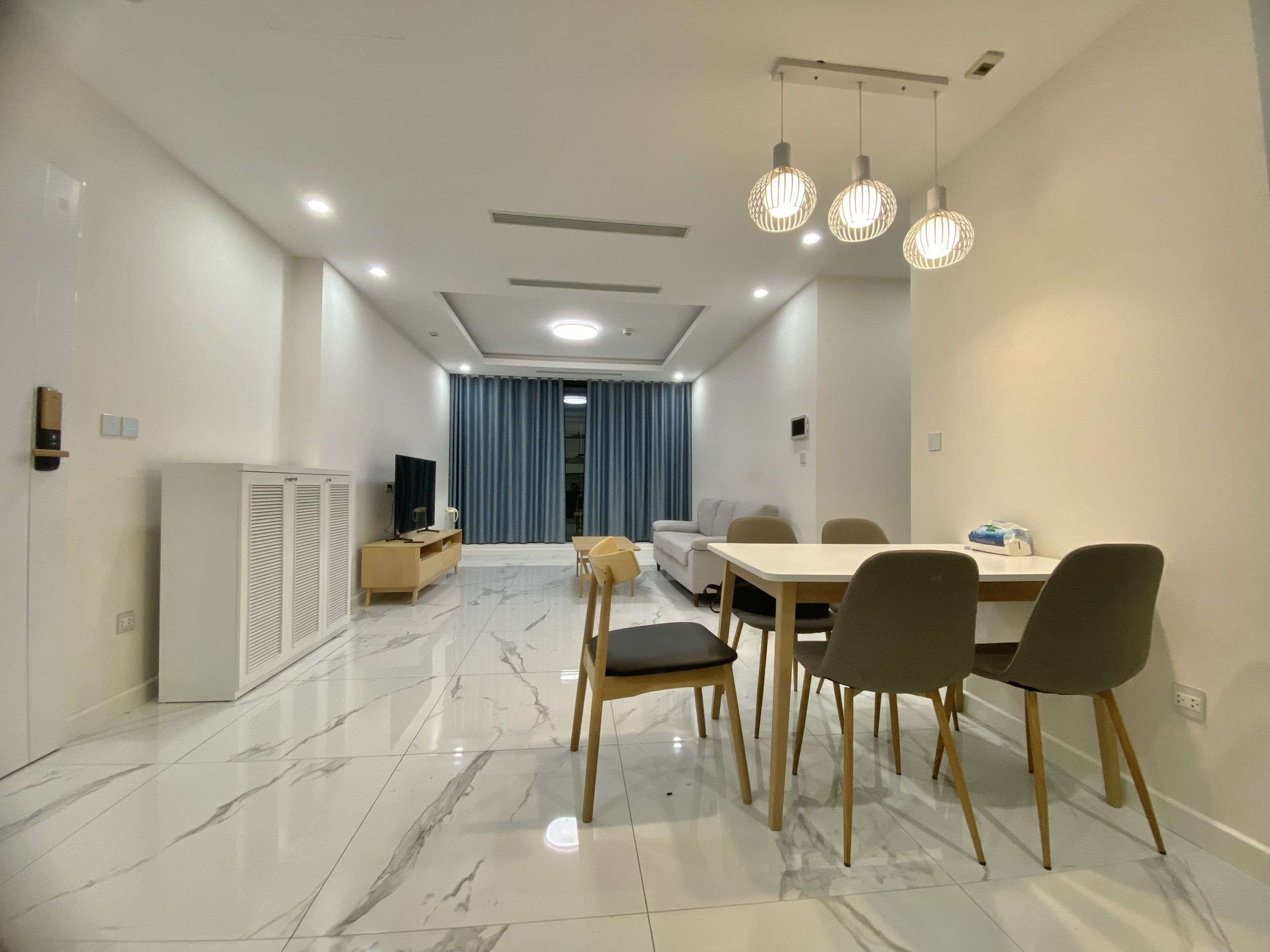 Cần bán căn chung cư Sunshine City tòa S2 tầng cao        
