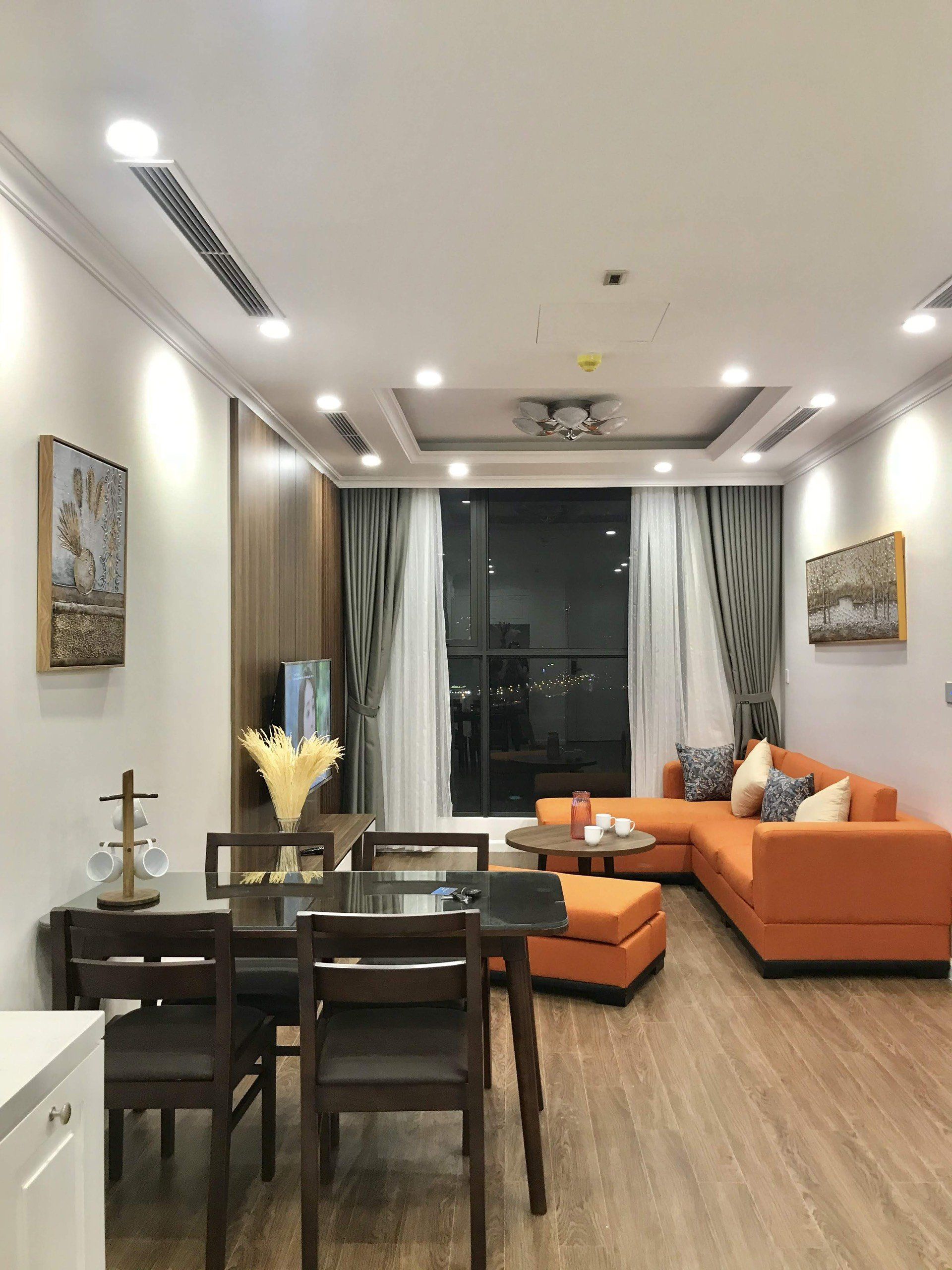 Chính chủ gửi bán căn góc 2 phòng ngủ full đồ view Hồ Tây toà E1 Eldorado1 Phú Thượng