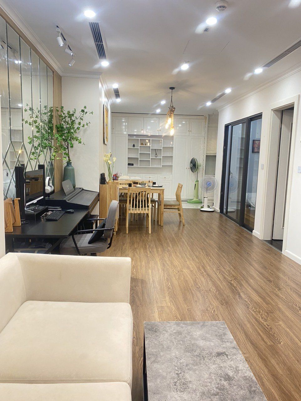 Bán nhanh căn hộ 3 phòng ngủ diện tích 87m2 full đồ view Hồ Tây toà E1 Eldorado1 Tân Hoàng Minh