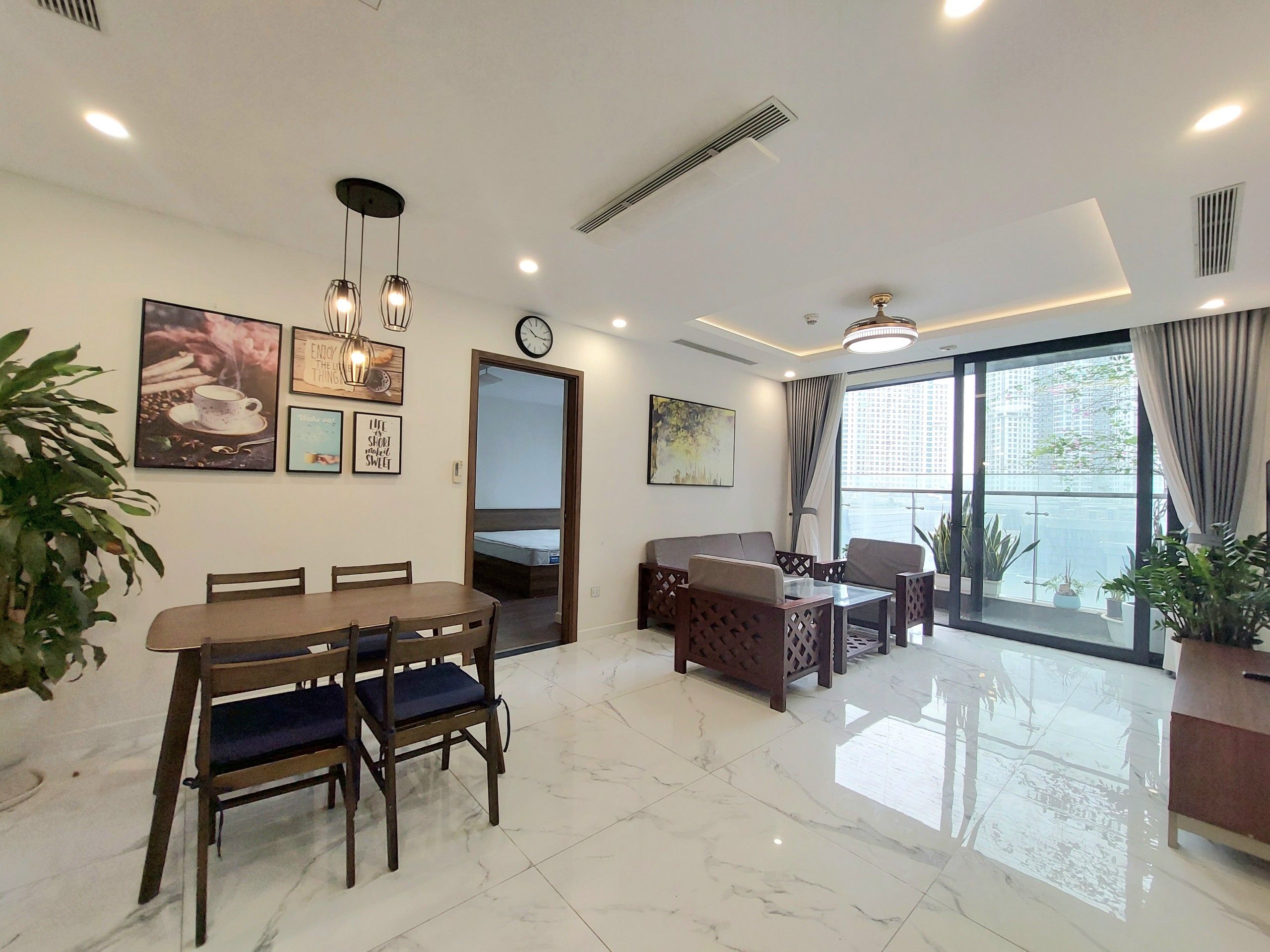Cho thuê căn hộ Sunshine City diện tích rộng 3PN giá cực rẻ
