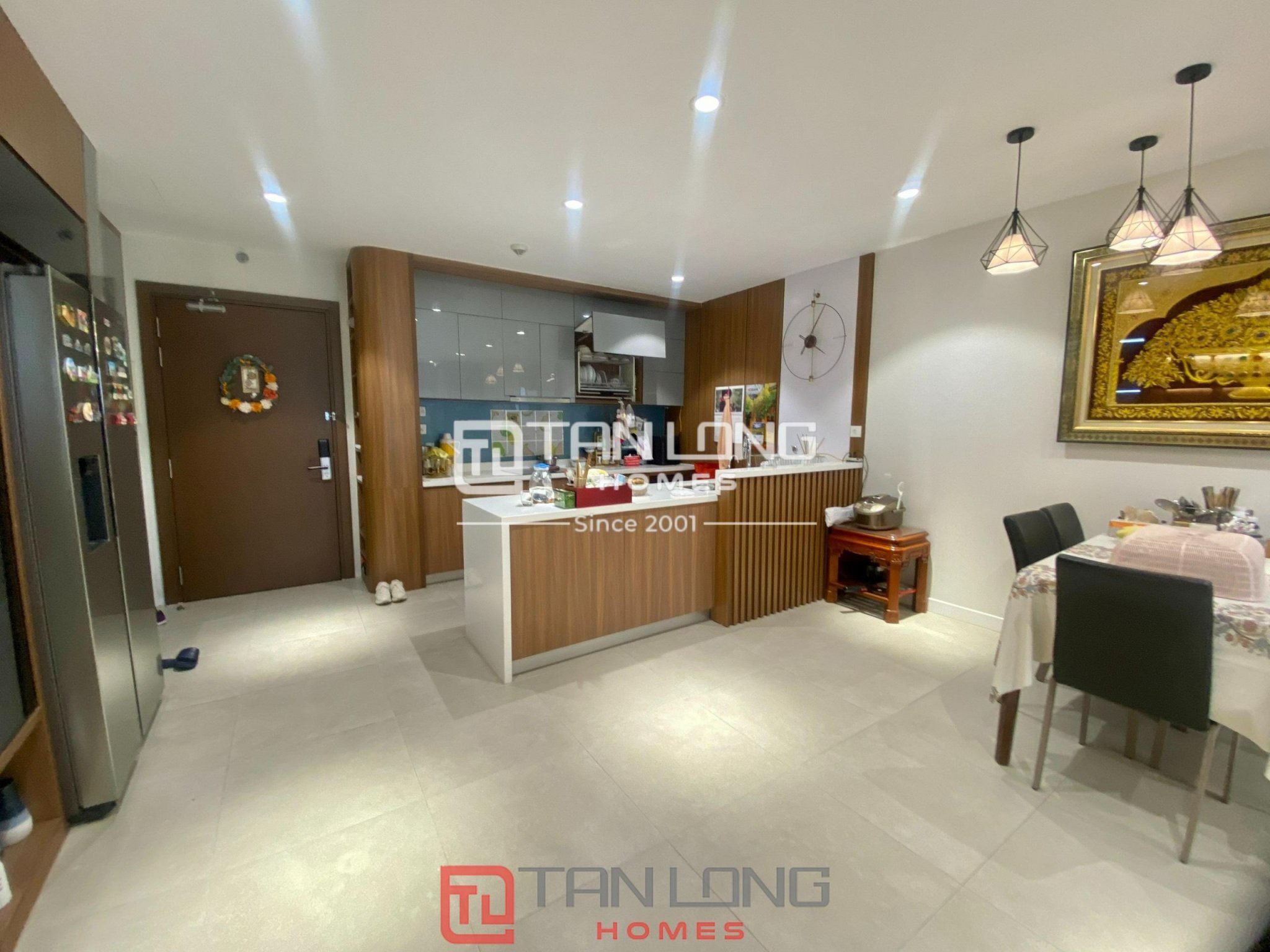 Chính chủ bán căn góc 3 ngủ 101m2 full đồ tòa Centro Kosmo Tây Hồ