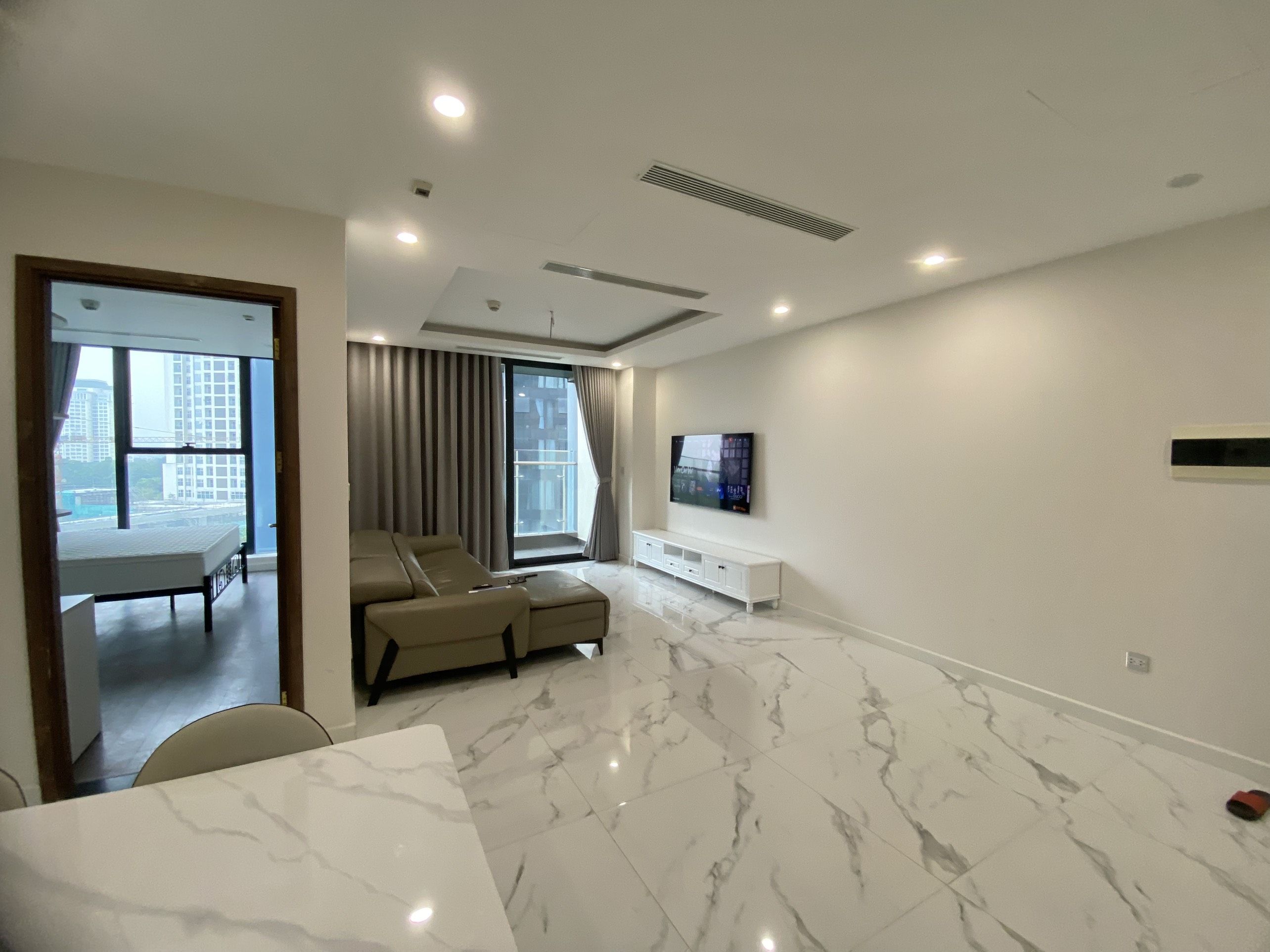 Cho thuê căn hộ chung cư Sunshine City tầng trung view đài phun nước
